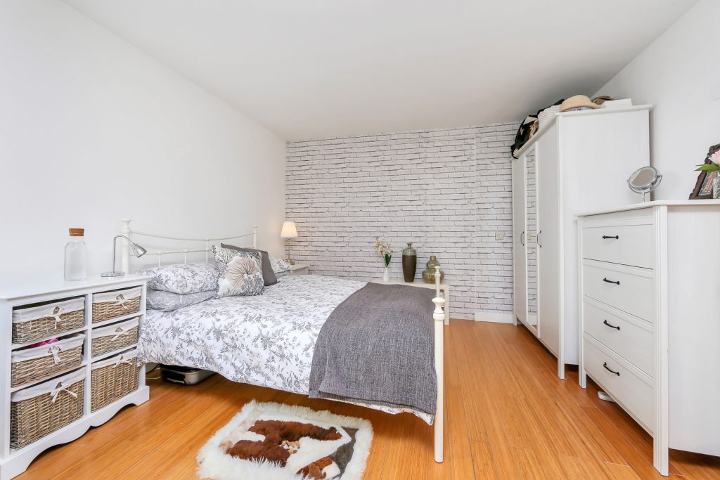 7.4 Feature wall