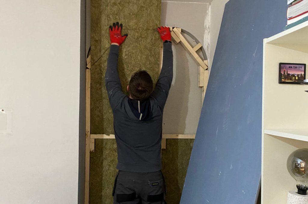9.6 Building frame and fitting the insulation